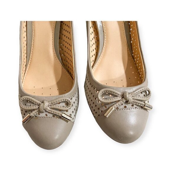 GEOX Marian perforated leather pumps with bows. Size 38 EU, in taupe color - Picture 7 of 16
